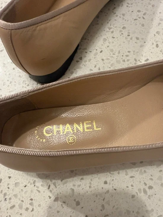 CHANEL Beige Leather Ballet Flats with Black Cap-Toe and Bow - Picture 3 of 7